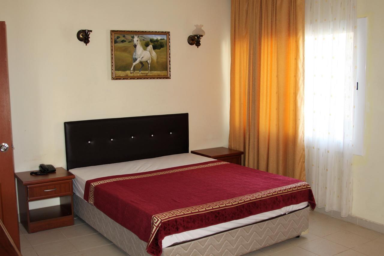Kasgar Court Hotel Agia Varvara ภายนอก รูปภาพ