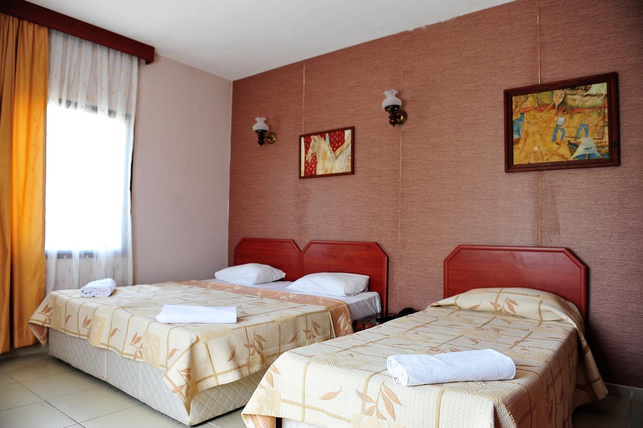 Kasgar Court Hotel Agia Varvara ภายนอก รูปภาพ